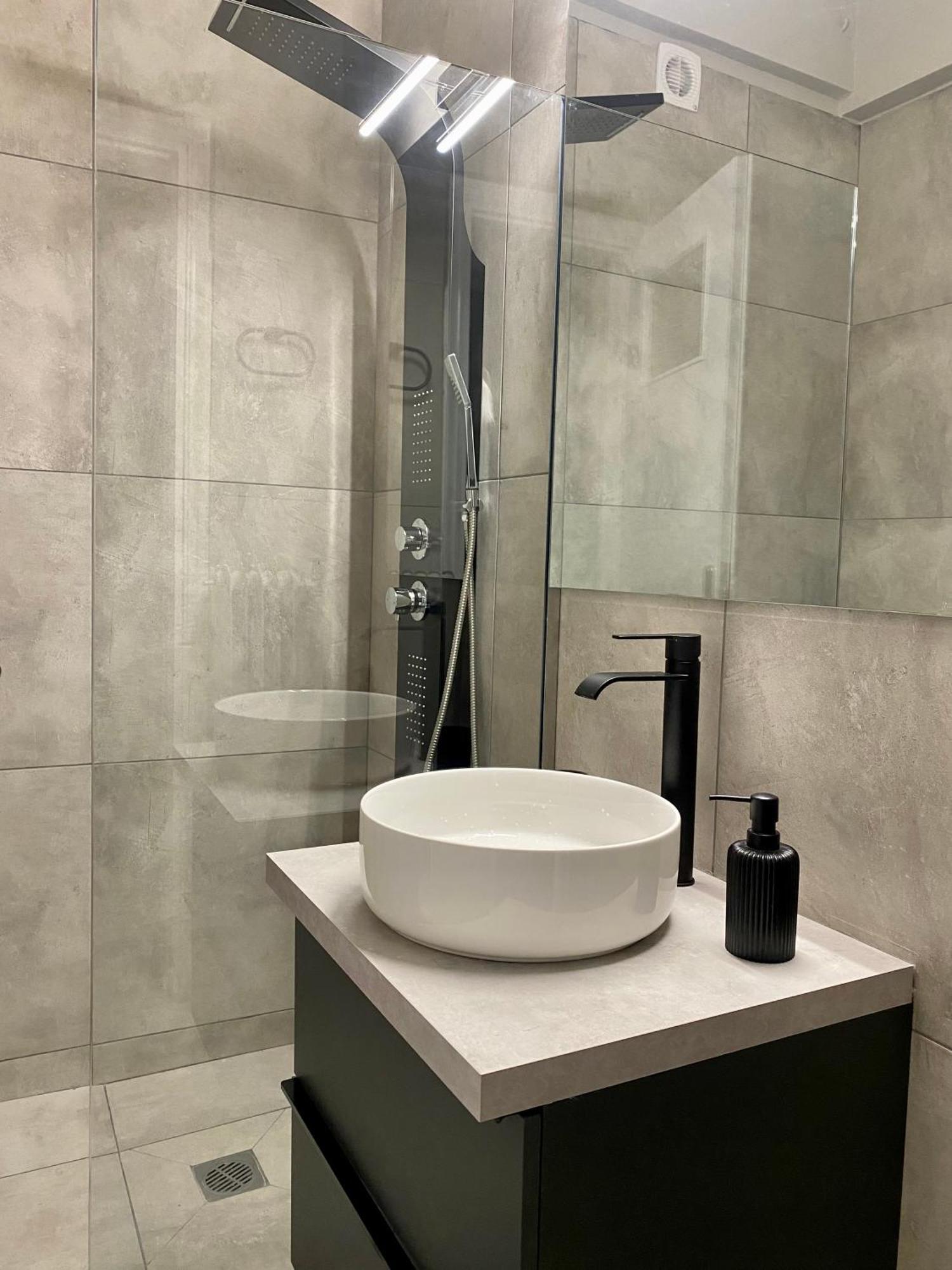 Cozy Apartment In Kolonaki Athens - Sleeps 5 Eksteriør billede